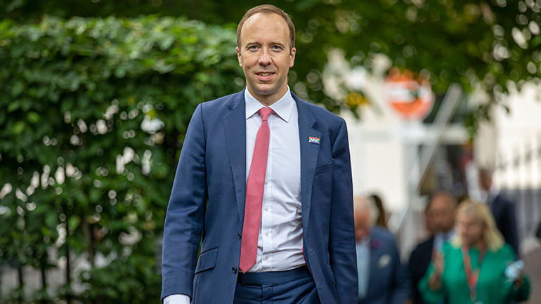 Υπ. Υγείας Βρετανίας: Οι εμβολιασμένοι θα μπορέσουν σύντομα να επιστρέψουν στις παραλίες